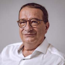 Csermely Ákos